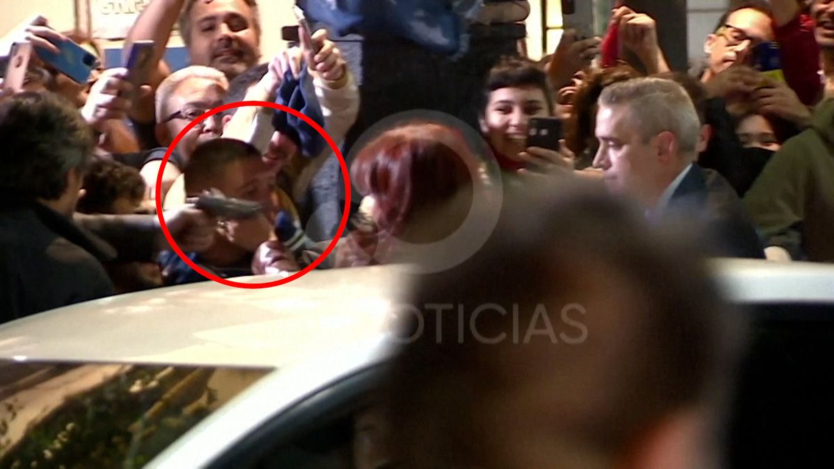 Na argentinskou viceprezidentku zaútočil atentátník. U její hlavy se mu zasekla zbraň